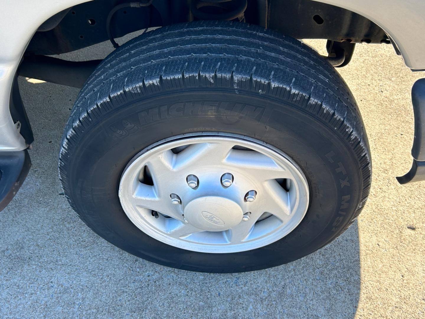 2012 Silver /Gray Ford E-Series Wagon (1FBNE3BL9CD) with an 5.4L V8 SOHC 16V engine, located at 17760 Hwy 62, Morris, OK, 74445, (918) 733-4887, 35.609104, -95.877060 - 2012 FORD ECONOLINE PASSENGER VAN HAS THE 5.4L V8 ENGINE. DEDICATED CNG (ONLY RUNS ON COMPRESSED NATURAL GAS)THIS IS A 12 PERSON PASSENGER VAN, MANUAL SEATS, MANUAL LOCKS, MANUAL, WINDOWS. AMFM STEREO, AUX PORT, FRONT AND REAR AC CONTROL, LEATHER SEATS, ONLY 54,186 MILES, 225/75R16 TIRES. THIS VAN I - Photo#23